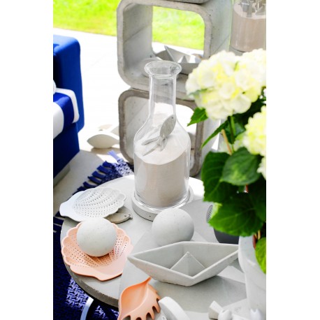 Butelka szklana z podstawą betonową BOTTLE