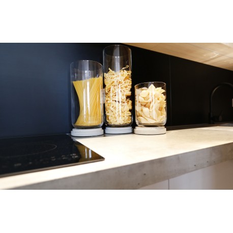 Kolekcja kloszy szklanych z podstawą betonową ROUND BOTTOM